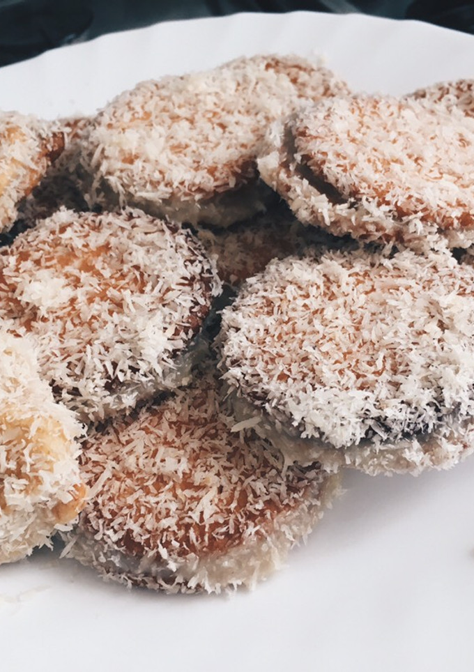 Una foto de Bocaditos de coco y chocolate blanco🥥
