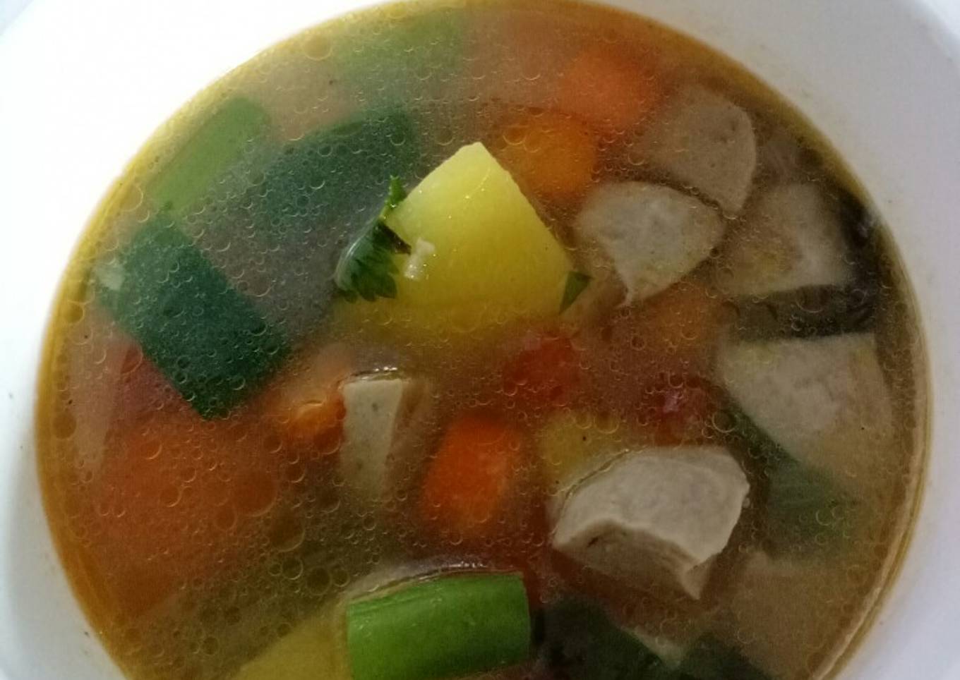 Sop kaldu ayam bakso simpel