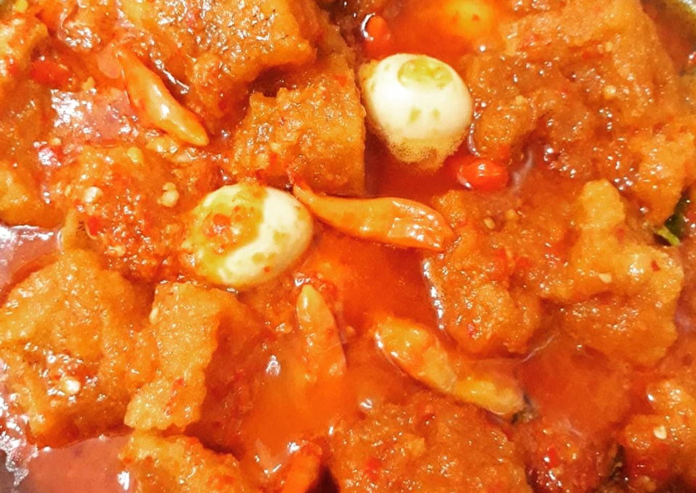 Sambel krÃ¨cÃ¨k (krupuk kulit) khas jogja