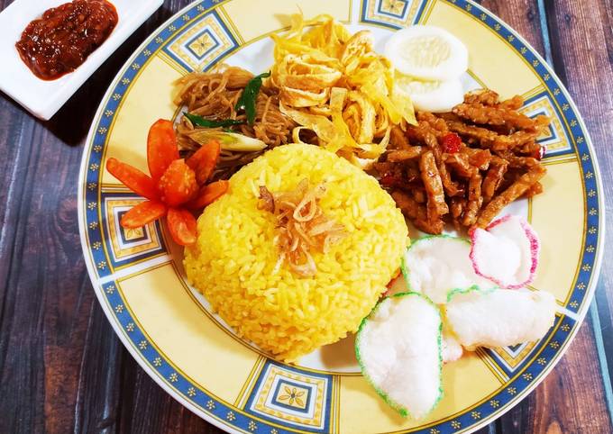 Nasi Uduk Kuning (rice cooker)