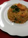 Arroz frito con camarones
