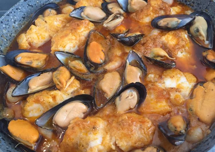 Rape a la marinera con mejillones y gambas