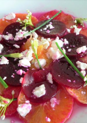 Une photo de Betteraves, oranges et féta en salade