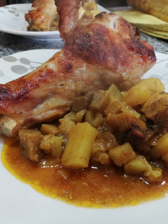 Una foto de Jamoncito de pavo con verduras🍗