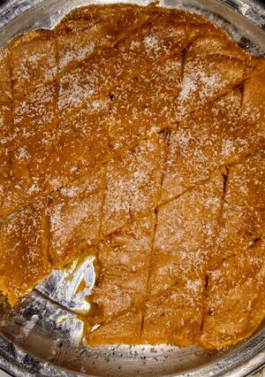 A picture of Besan ka halwa.