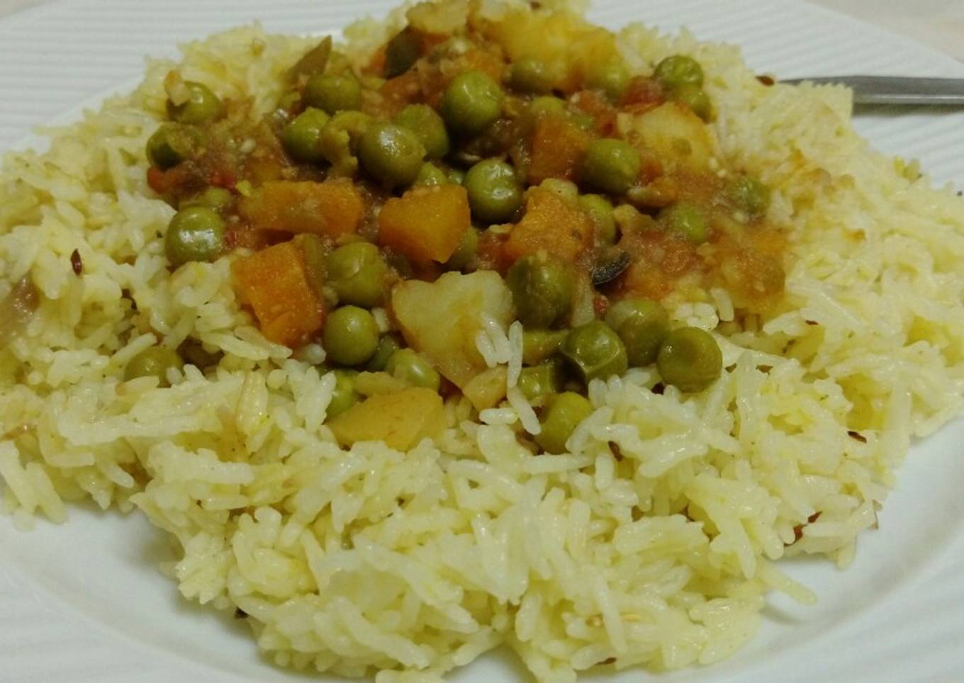 Turmeric Rice with green peas stew