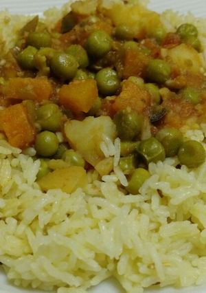 A picture of Turmeric Rice with green peas stew.
