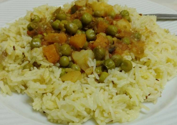 Turmeric Rice with green peas stew