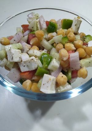 A picture of काबुली चना सलाद.