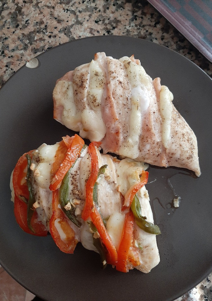 Una foto de Pollo al horno con queso mozzarella