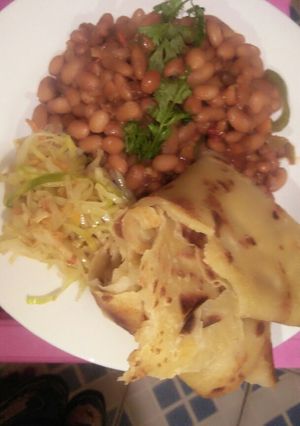 A picture of Yellow beans stew with soft layered chapos.