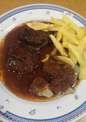 Una foto de Carrilleras de cerdo al vino