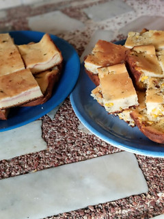 Una foto de Torta de fiambre y choclo con masa licuada