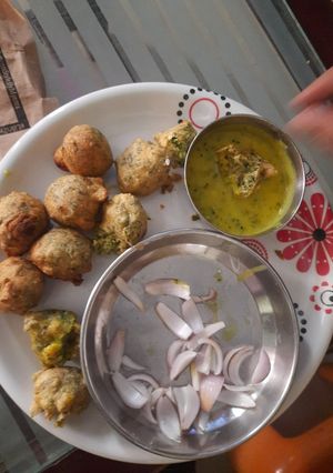 મેથી ના ગોટા (Methi Gota Recipe In Gujarati) રેસીપી મુખ્ય ફોટો