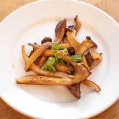 A picture of Stir-fried king oyster mushrooms with butter and soy sauce.
