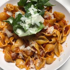 Italian sausage pasta w/ tomato sauce A picture of Italian sausage pasta w/ tomato sauce.