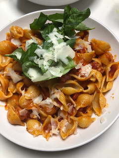 A picture of Italian sausage pasta w/ tomato sauce.