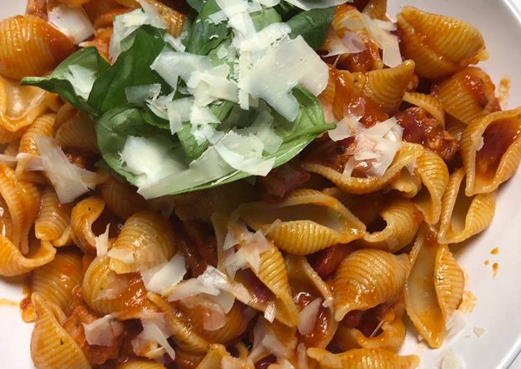Italian sausage pasta w/ tomato sauce