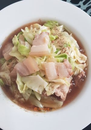 รูปของ กะหล่ำปลีผัดหมูสามชั้น