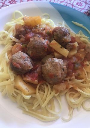 Una foto de Albóndigas con fideo a la manteca