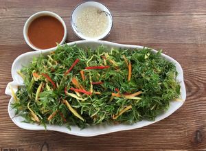Hình của món Gỏi lá đinh lăng (chay).