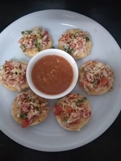 मिनी पिज़्ज़ा (mini Pizza recipe in Hindi) रेसिपी मुख्य फोटो