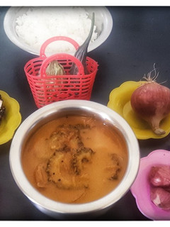 பாகற்காய் குழம்பு/ bittergourd curry recipe in tamil செய்முறை முக்கிய புகைப்படம்