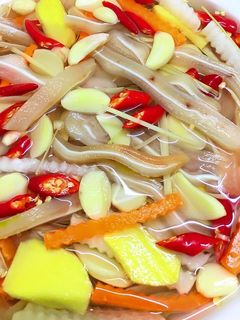 Hình của món Tai heo ngâm chua ngọt.