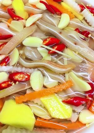 Hình của món Tai heo ngâm chua ngọt.
