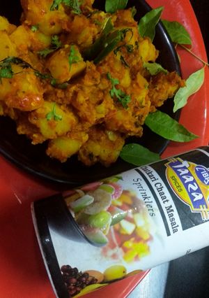 A picture of Jhatpat potatoes.