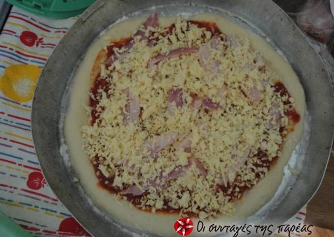 κύρια φωτογραφία συνταγής Βασική ζύμη και σάλτσα ντομάτας για πίτσα!
