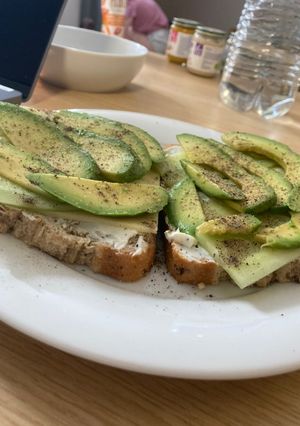 A picture of Easy avocado sandwich.