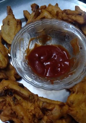 आलू प्याज़ के पकौड़े (aloo pyaz ke pakode recipe in Hindi) रेसिपी मुख्य फोटो
