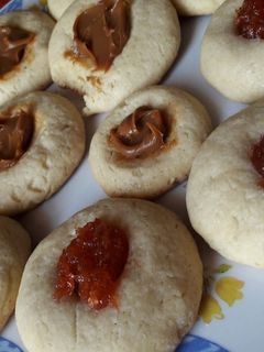 Una foto de Ojitos de membrillo/dulce de leche súper fáciles