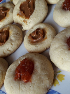 Una foto de Ojitos de membrillo/dulce de leche súper fáciles