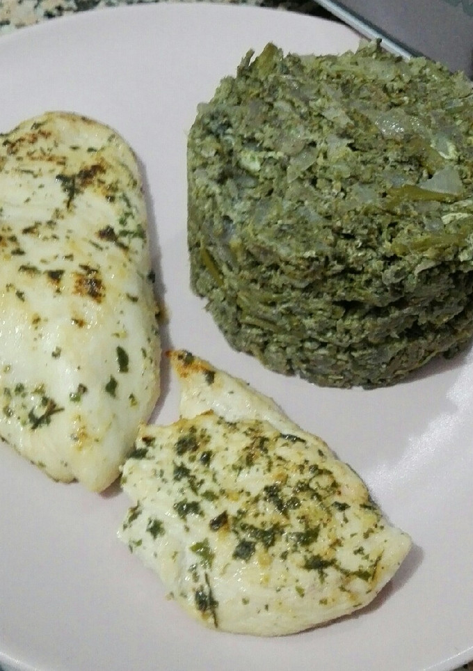 Una foto de Brócoli con pollo 🍗a la plancha