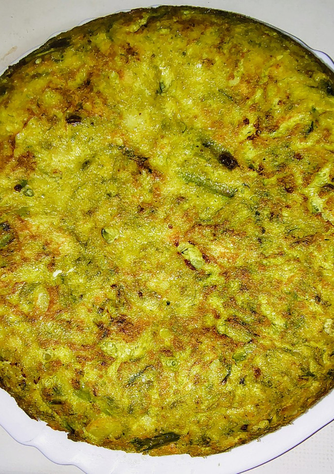 Una foto de Tortilla de espárragos verdes y patatas