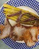 Secreto ibérico con espárragos trigueros en salsa de limón