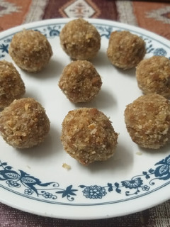 A picture of Poha and dryfruits ladoo.