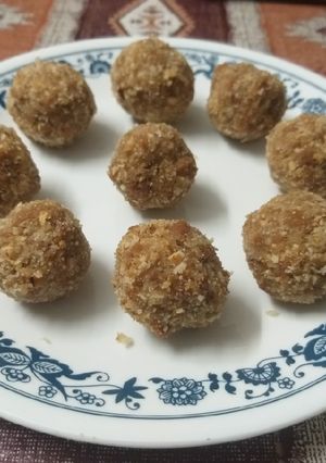 A picture of Poha and dryfruits ladoo.