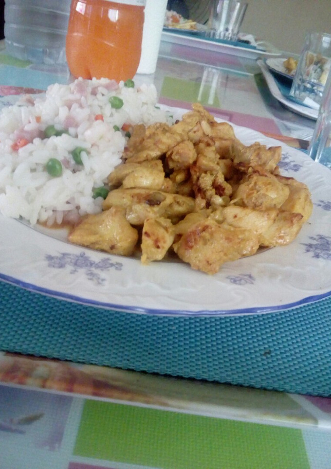 Una foto de Arroz 3 delicias con Pinchitos de Pollo