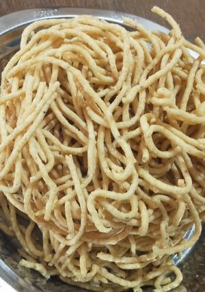 ભાવનગરી ગાંઠિયા (Bhavnagari Ganthiya Recipe In Gujarati) રેસીપી મુખ્ય ફોટો