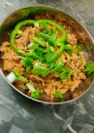 સેઝવાન પુલાવ (Schezwan Pualo Recipe In Gujarati) રેસીપી મુખ્ય ફોટો