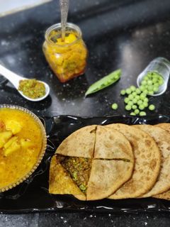 मटर कचौड़ी (Matar kachori recipe in hindi) रेसिपी मुख्य फोटो