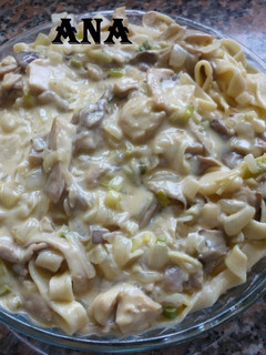 Una foto de TALLARINES CINTA CON SALSA DE GIRGOLAS (HONGOS)
