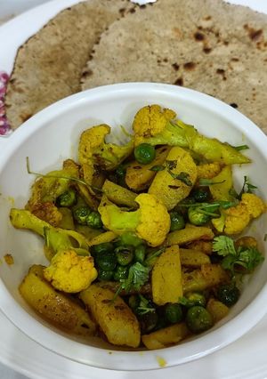 A picture of Cauliflower Green Peas Vegetable.