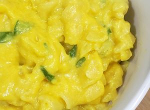 Una foto de Mac'n cheese vegano