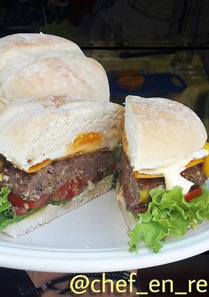 Una foto de Comete una buena hamburguesa casera 🍔
