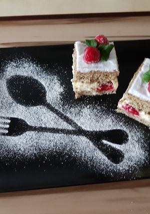 O poză a rețetei Prăjitură cu foi de nuca, zmeura și mascarpone.