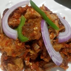 A picture of Diced chicken pepper sauce.